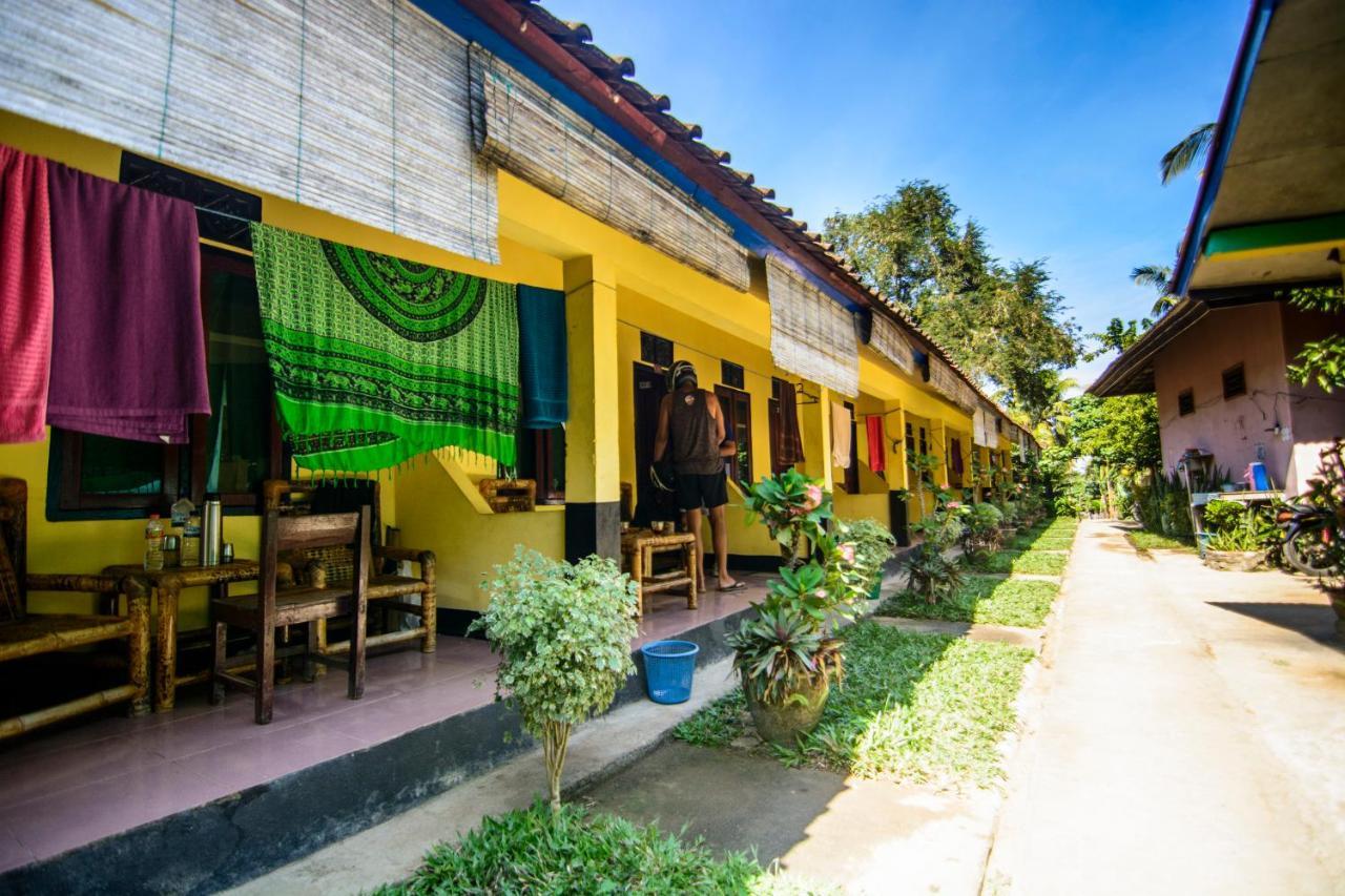 Adelya Homestay Praya Buitenkant foto