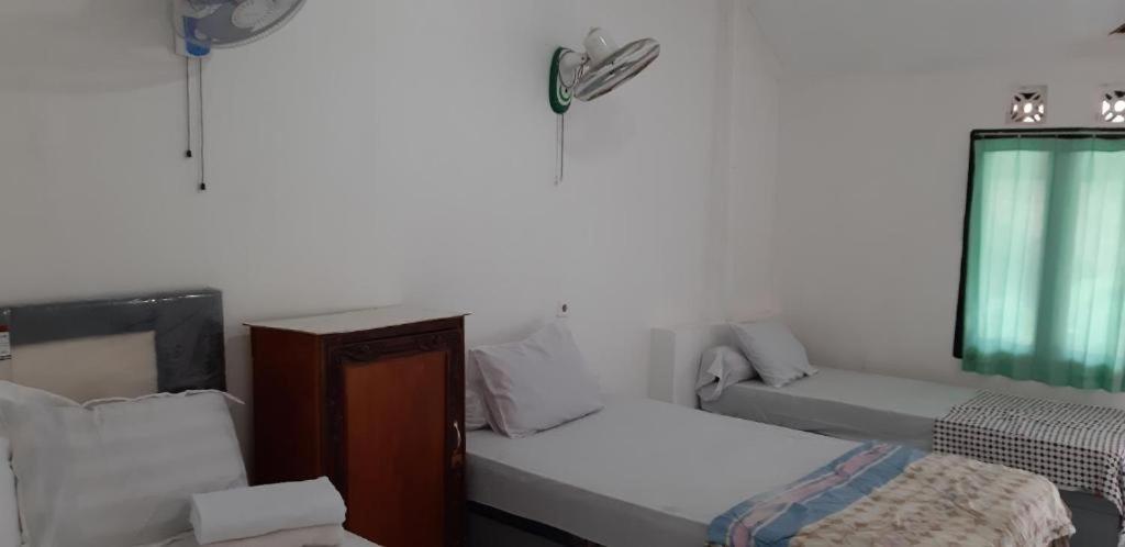 Adelya Homestay Praya Buitenkant foto